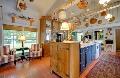Rupert Villa | Gorgeous Victorian-Style House w/Hilltop Pool!