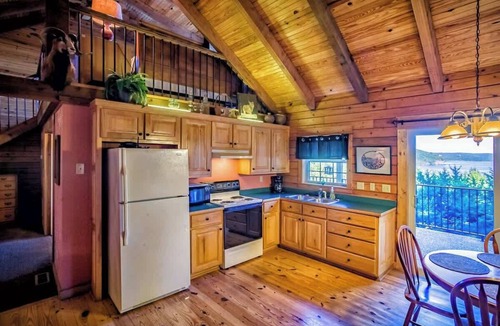 Garfield Cabin | Gorgeous View Log Cabin