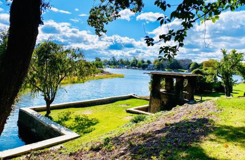 Mamaroneck Villa | GORGEOUS WATER FRONT HOUSE/HUGE GARDEN & SEA ACCESS