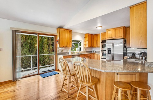 Allyn-Grapeview House | Gorgeous water view townhome with private hot tub, fireplace, firepit & big deck