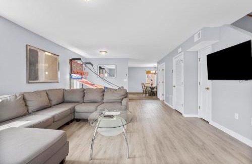 Fair Haven Apartment | Gorgeous Waterfront 2:1 - 2 houses in 1 building.