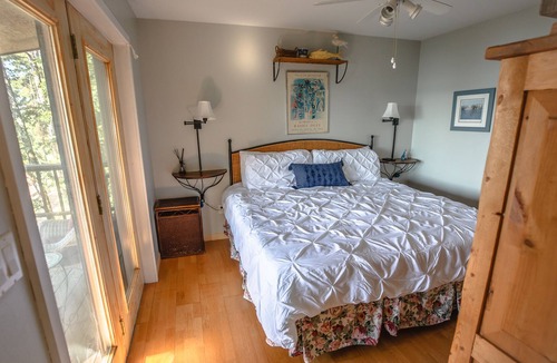 Edgemont House | Gorgeous Waterfront Home on Greers Ferry Lake! Hiking, Swimming, Fishing & More