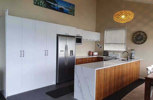 Coromandel House | Gorgeous Waterfront Views and Private Access to Bay