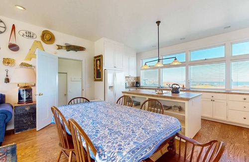 Fort Bragg House | Gorgeous Waterfront home with easy Beach Access