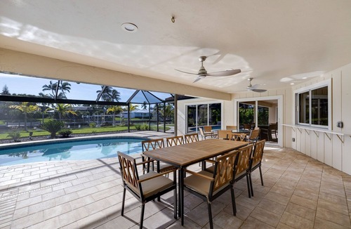Shell Harbor House | Gorgeous waterfront Villa on cul-de-sac near beach