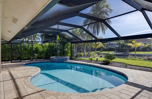 Shell Harbor House | Gorgeous waterfront Villa on cul-de-sac near beach