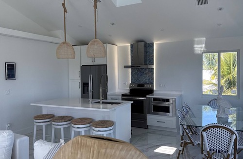Jose's Hideaway House | Gorgeously-appointed 4-bedroom beach home steps away from pristine beaches