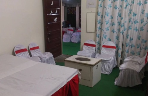 Gorakhpur Hotel | Goroomgo Fish King's Gorakhpur