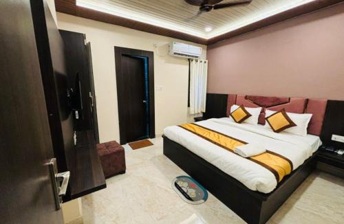 Sarnath Hotel | Goroomgo Hotel Imperial Varanasi - Family Friendly with Luxury Room - Near Kashi Vishwanath Temple and Ganga Ghat - Excellent Customer Service Awarded