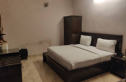 BHEL Township Hotel | Goroomgo Hotel Jasmine Haridwar