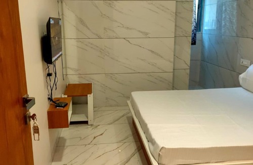 GIDC Hotel | Goroomgo Janata Inn Gujarat
