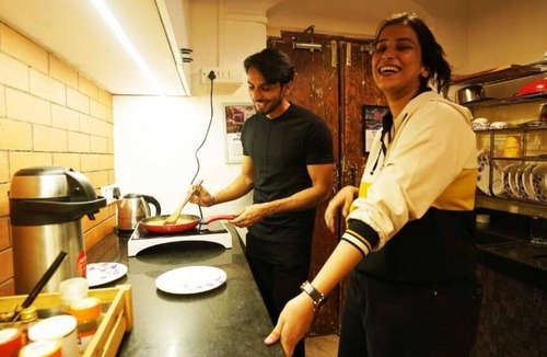 Pali Hill Hostel | GoSolo Stays