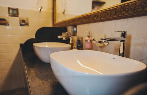 Pali Hill Hostel | GoSolo Stays