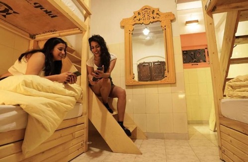 Pali Hill Hostel | GoSolo Stays