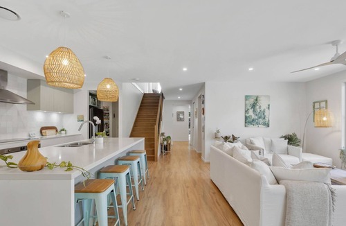 Marcus Beach House | Gossamer Retreat
