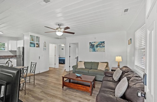 Crescent Beach Cottage | Got Wags Ocean View Haven Upper Level 2 BR Close to Beach