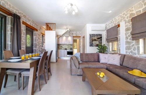 Tsoukaladhes Villa | Goudis Villa Emily
