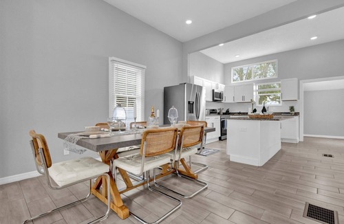 Palmetto House | Grab your July/August dates now & get a surprise summer treat on us!
