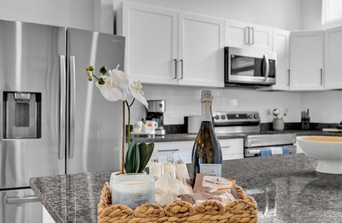 Palmetto House | Grab your July/August dates now & get a surprise summer treat on us!