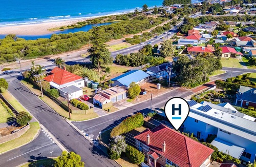 McCracken House | Grace Cottage - Pet Friendly - Fenced - Beach