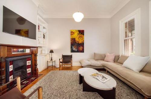 St Kilda House | Graceful Octavia