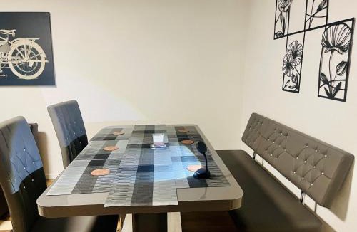 Leinfelden-Echterdingen Apartment | GraceHomes - 3 Room Apartment, Airport, Stuttgart Messe & Fair, Garage, Ventilator, Free Coffee, WiFi, 6 Guests Max