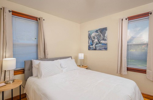 Appleton House | Graceland Getaway / 5 Bed / 2 Bath / Close to Downtown