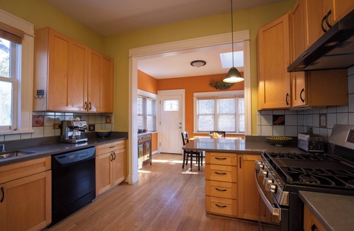 Magnolia Glen House | Gracious, spacious vintage home in a terrific neighborhood near the lake