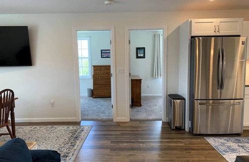 New Haven Apartment | Gracious two bedroom just minutes to Middlebury!