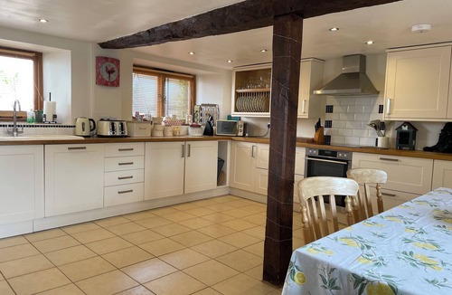 Trull House | Grade II listed comfy barn conversion close to Taunton - Dogs welcome!
