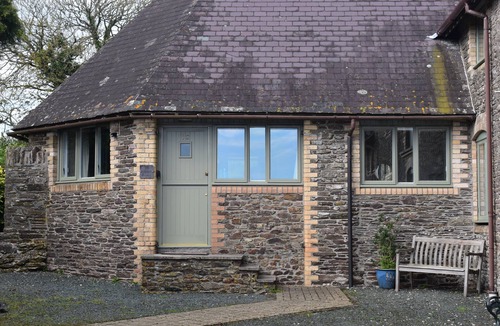 Noss Mayo House | Grade II Old Engine House, on the SW Coast Path
