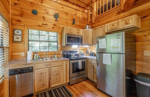 Trenton Cabin | Grady's Hideaway | Rustic Couples Cabin w/Hot Tub