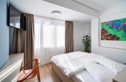 Dorobanti Hotel | Graffiti Hotel Rooftop - Central Location