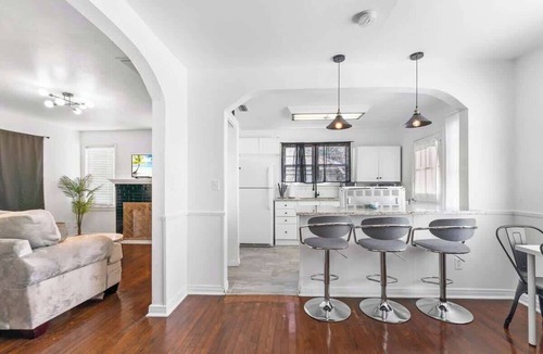 Southside House | Graham Cracker House*- Fenced+Central