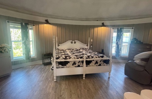 Naruna Other | Grain Bin home 9 minutes from LU. Close to the city but in the country