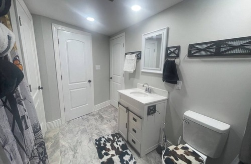 Naruna Other | Grain Bin home 9 minutes from LU. Close to the city but in the country