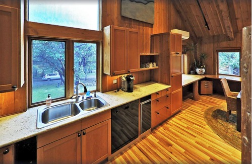 Friday Harbor House | Gramma's 2BR Home, Lake, Wooded, Hot Tub, Swim, Swings, Gated Estate, Gorgeous