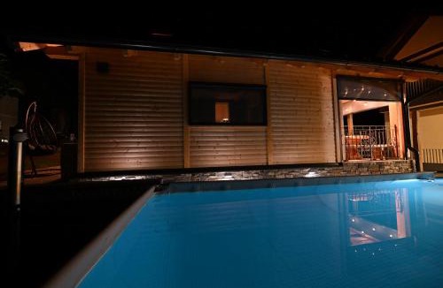 Dolenjske Toplice Villa | Granary SPA - Cabin with Pool, Sauna & Jacuzzi