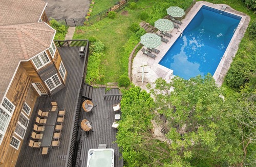 Chester Villa | Grand 10BR Retreat w/Pool & Hot Tub