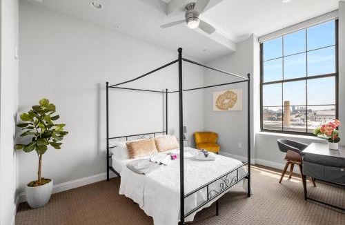 North Philadelphia East Apartment | Grand 1BR with Rooftop Pool & Gym