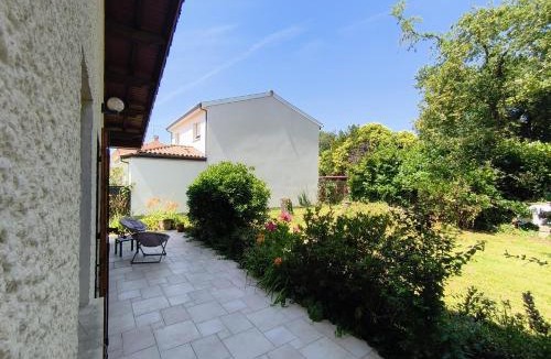 Eysines Apartment | Grand 2 pièces pour 4 personnes avec jardin