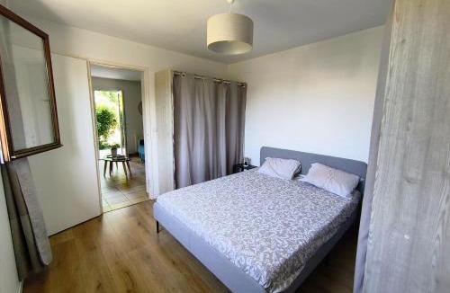 Eysines Apartment | Grand 2 pièces pour 4 personnes avec jardin