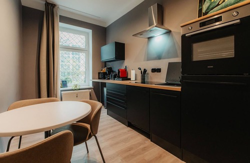 Zentrum-Ost Apartment | *Grand Botanical* 4-room apartment with kitchen - Luga Homes - Townhouse