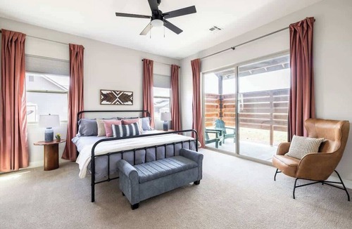 Williams House | Grand Canyon Basecamp w/Hot Tub