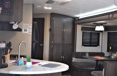 Williams Apartment | Grand Canyon RV Glamping Luxury Suite (Glamping Getaway)