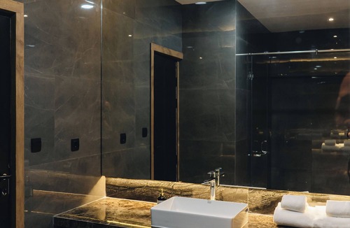 Kesawan Hotel | Grand Central Premier