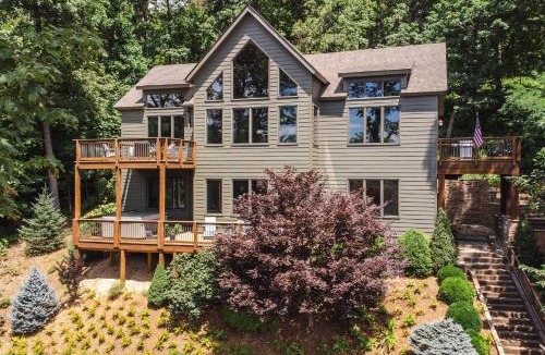 Nellysford House | Grand Chalet w/Hot Tub - Near Wintergreen Resort