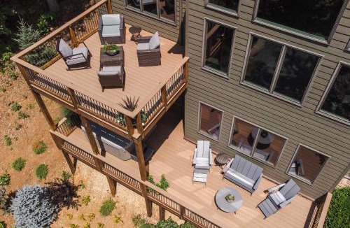 Nellysford House | Grand Chalet w/Hot Tub - Near Wintergreen Resort