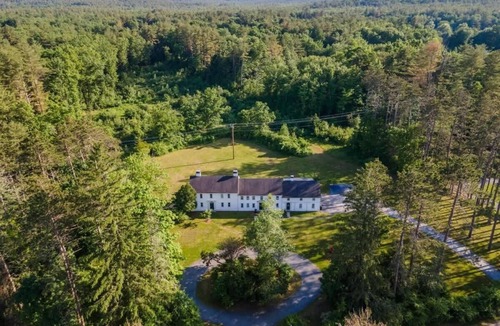 Concord House | Grand Country Estate with Modern Comforts
