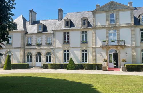 Sully Hotel | Grand Hôtel "Château de Sully" - Piscine & Spa -Teritoria